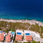 La Kumsal Denize Sifir Ve Oezel Havuzlu Szálloda 4*