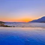 La Kumsal Denize Sifir Ve Oezel Havuzlu 4* Kaş