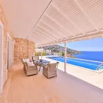 La Kumsal Denize Sifir Ve Oezel Havuzlu 4* Kaş