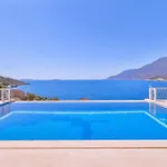 La Kumsal Denize Sifir Ve Oezel Havuzlu 4*