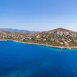 La Kumsal Denize Sifir Ve Oezel Havuzlu