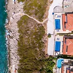 La Kumsal Denize Sifir Ve Oezel Havuzlu Szálloda Kaş