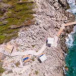La Kumsal Denize Sifir Ve Oezel Havuzlu Szálloda 4*
