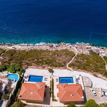 La Kumsal Denize Sifir Ve Oezel Havuzlu Hotel