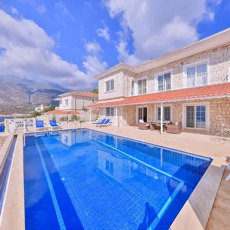 La Kumsal Denize Sifir Ve Oezel Havuzlu 4* Kaş