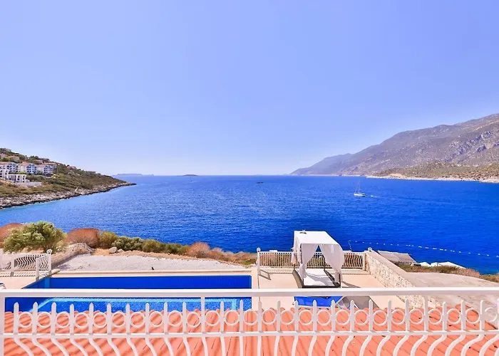 La Kumsal Denize Sifir Ve Oezel Havuzlu