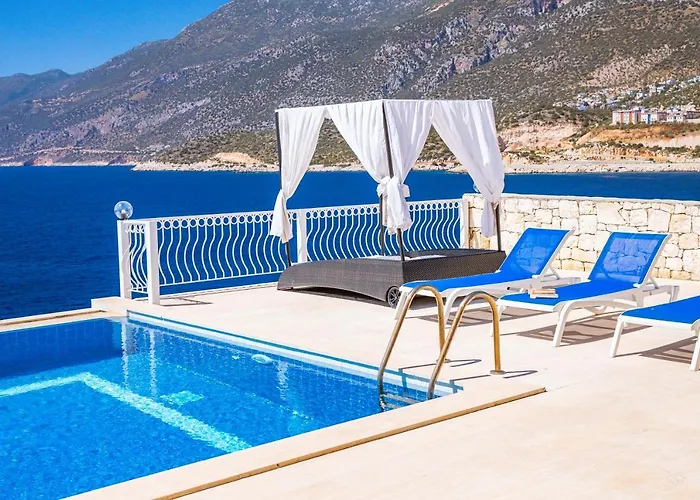 La Kumsal Denize Sifir Ve Oezel Havuzlu Kaş