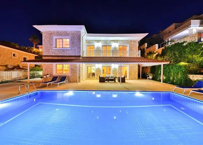 La Kumsal Denize Sifir Ve Oezel Havuzlu Kaş