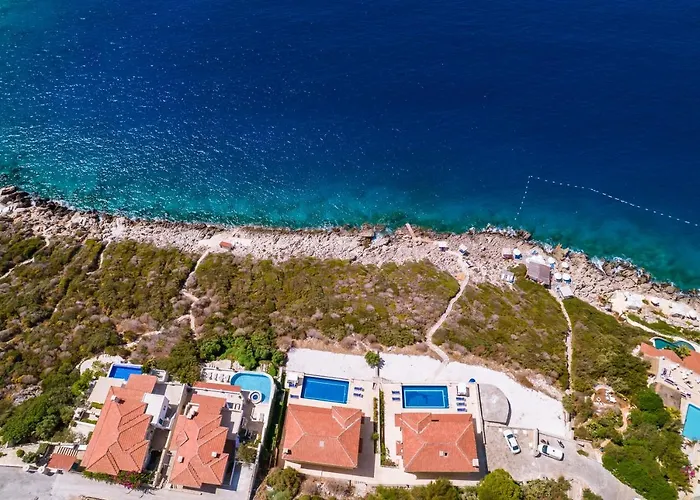 La Kumsal Denize Sifir Ve Oezel Havuzlu Hotel 4*