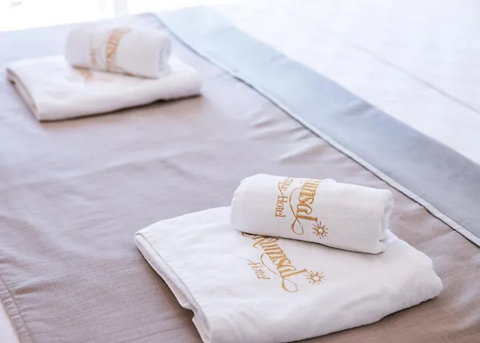 La Kumsal Denize Sifir Ve Oezel Havuzlu