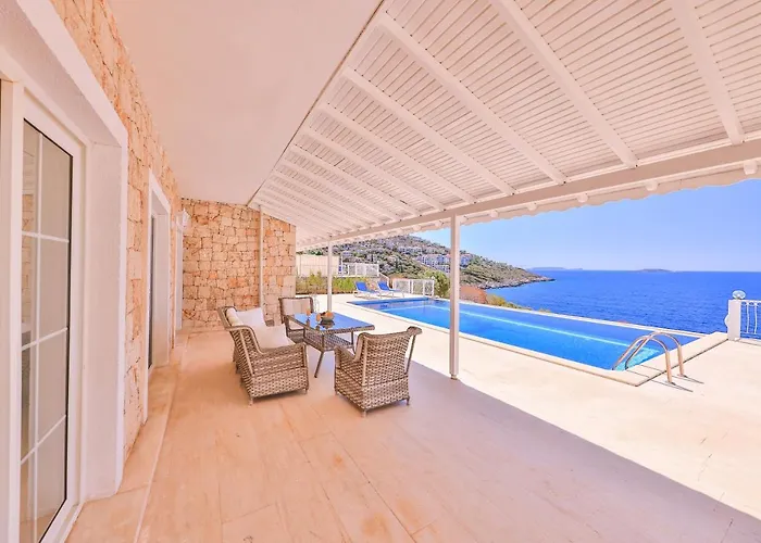 La Kumsal Denize Sifir Ve Oezel Havuzlu 4* Kaş