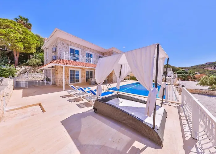 La Kumsal Denize Sifir Ve Oezel Havuzlu