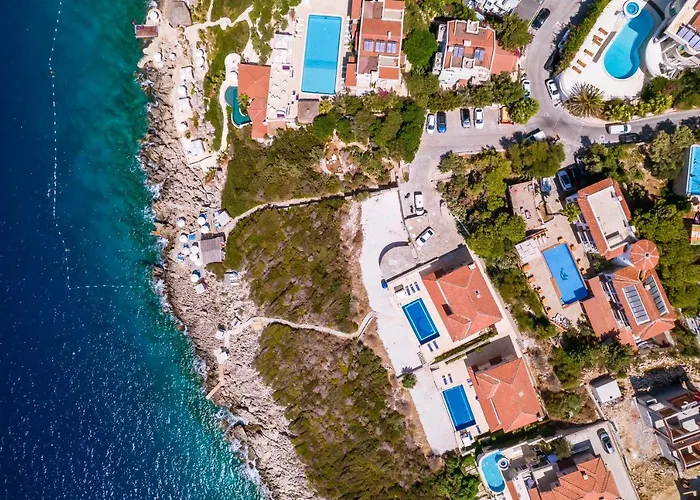 La Kumsal Denize Sifir Ve Oezel Havuzlu Hotel