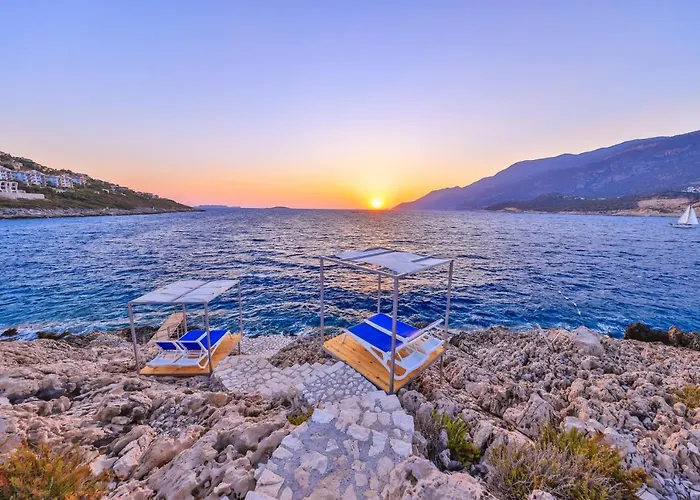 La Kumsal Denize Sifir Ve Oezel Havuzlu Hotel Kaş