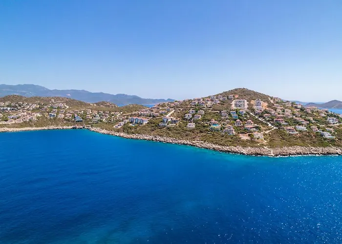 La Kumsal Denize Sifir Ve Oezel Havuzlu