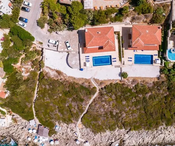 La Kumsal Denize Sifir Ve Oezel Havuzlu Hotel