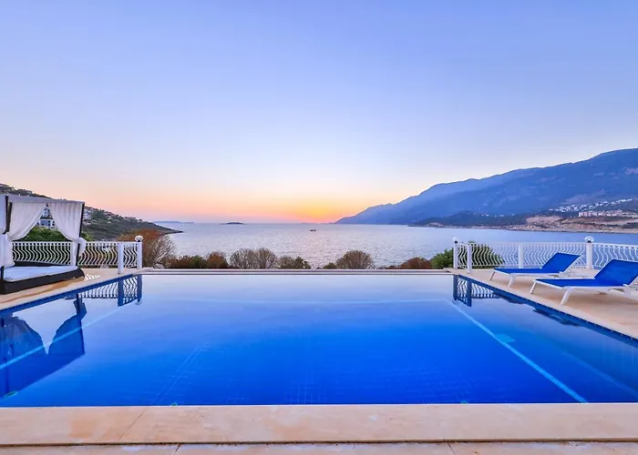 La Kumsal Denize Sifir Ve Oezel Havuzlu 4*