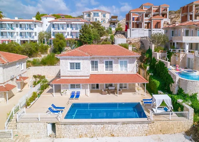 La Kumsal Denize Sifir Ve Oezel Havuzlu Hotel 4*