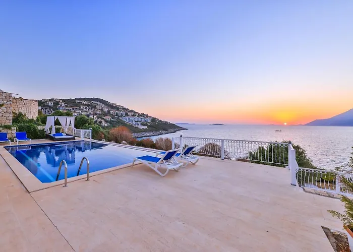 La Kumsal Denize Sifir Ve Oezel Havuzlu Hotel 4*