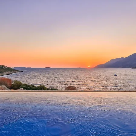 Otel La Kumsal Denize Sifir Ve Oezel Havuzlu Kaş