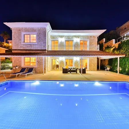 La Kumsal Denize Sifir Ve Oezel Havuzlu Kaş