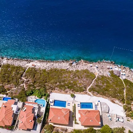 La Kumsal Denize Sifir Ve Oezel Havuzlu Otel 4*