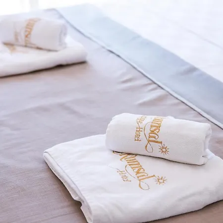 La Kumsal Denize Sifir Ve Oezel Havuzlu