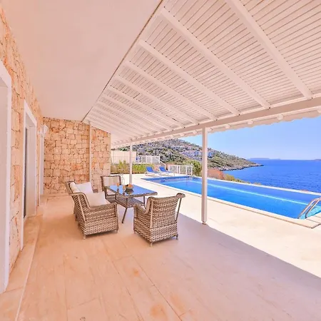 La Kumsal Denize Sifir Ve Oezel Havuzlu 4* Kaş