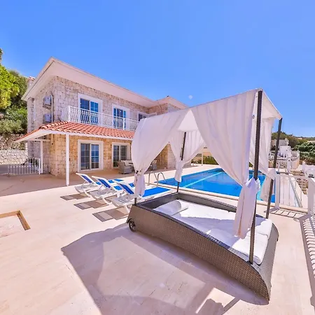 La Kumsal Denize Sifir Ve Oezel Havuzlu