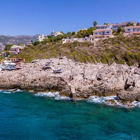 La Kumsal Denize Sifir Ve Oezel Havuzlu Otel Kaş