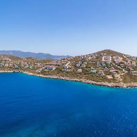 La Kumsal Denize Sifir Ve Oezel Havuzlu