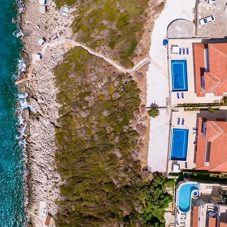 La Kumsal Denize Sifir Ve Oezel Havuzlu Otel Kaş