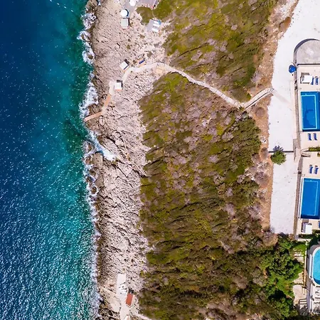 Otel La Kumsal Denize Sifir Ve Oezel Havuzlu Kaş