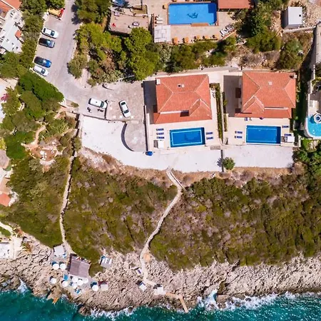 La Kumsal Denize Sifir Ve Oezel Havuzlu Otel