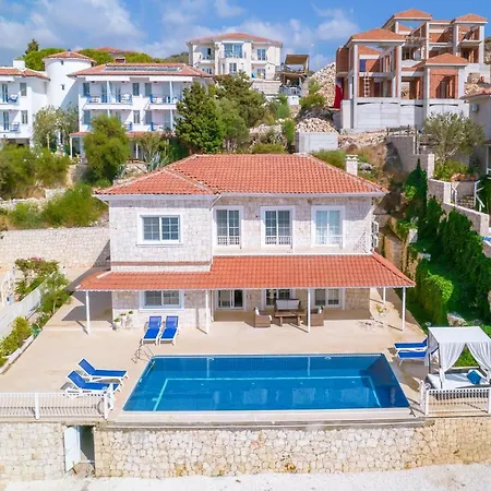 La Kumsal Denize Sifir Ve Oezel Havuzlu Otel 4*