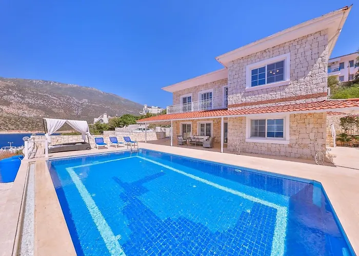 La Kumsal Denize Sifir Ve Oezel Havuzlu Szálloda 4*