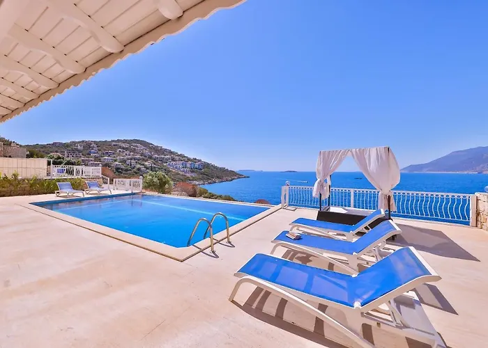 La Kumsal Denize Sifir Ve Oezel Havuzlu