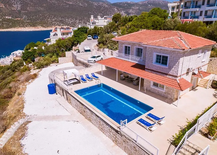 La Kumsal Denize Sifir Ve Oezel Havuzlu Szálloda 4*