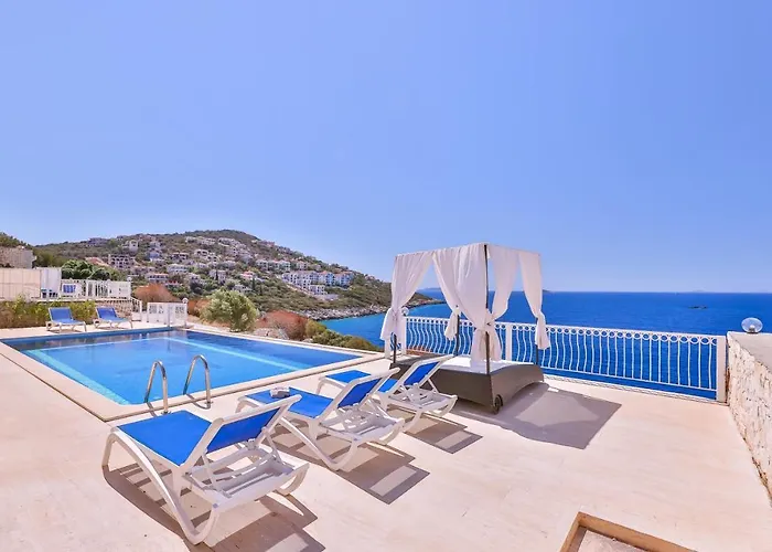 La Kumsal Denize Sifir Ve Oezel Havuzlu Kaş