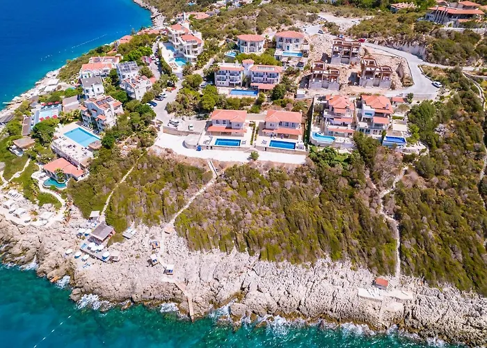 La Kumsal Denize Sifir Ve Oezel Havuzlu Kaş