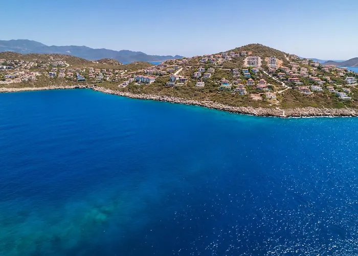 La Kumsal Denize Sifir Ve Oezel Havuzlu Szálloda Kaş