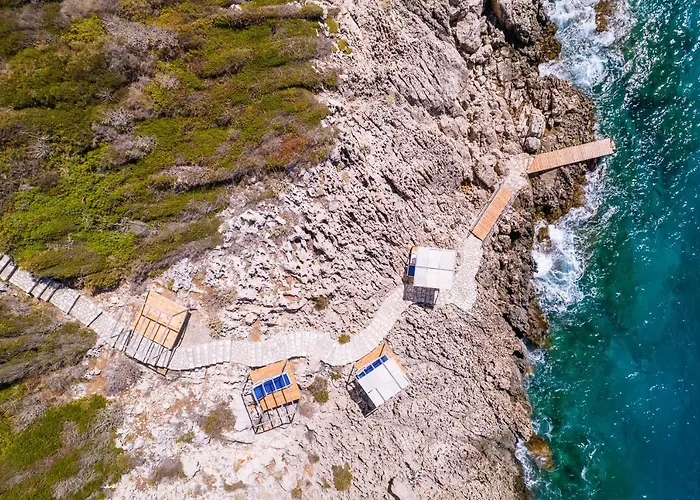 La Kumsal Denize Sifir Ve Oezel Havuzlu Szálloda 4*