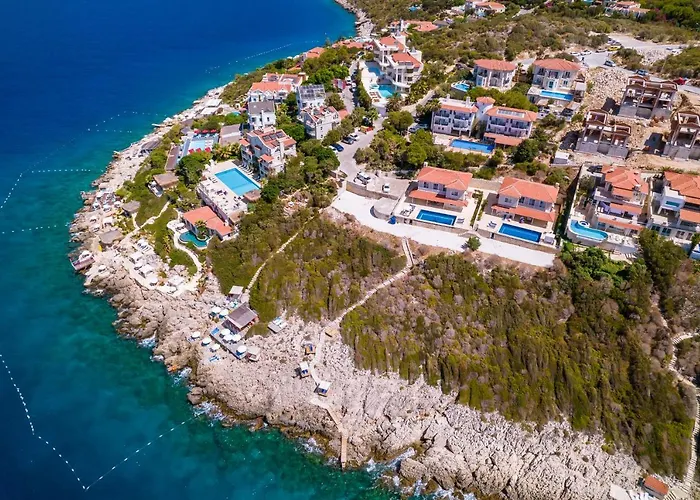 La Kumsal Denize Sifir Ve Oezel Havuzlu 4* Kaş